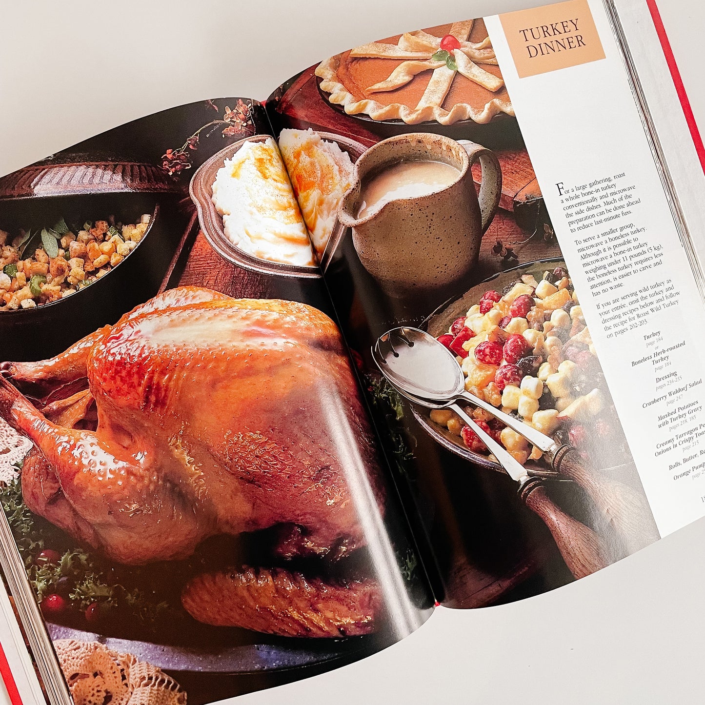 Reader's Digest Traditional Christmas Cooking, Crafts & Gifts (1994)