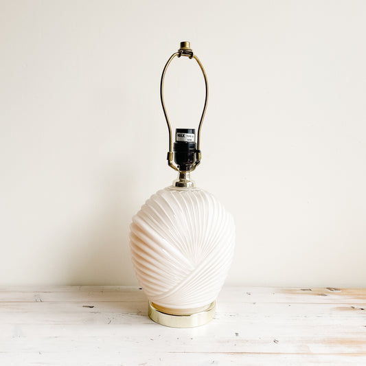 Cream/White 1980s Art Deco Shell Lamp (13")