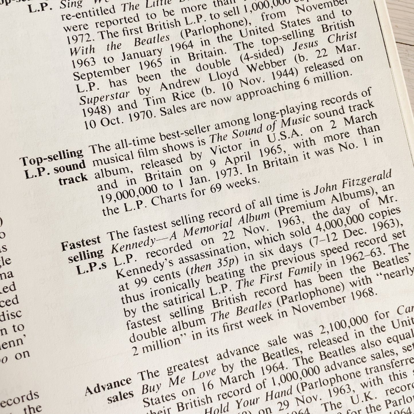 Guinness Book of Records, 1975 (Hardcover)