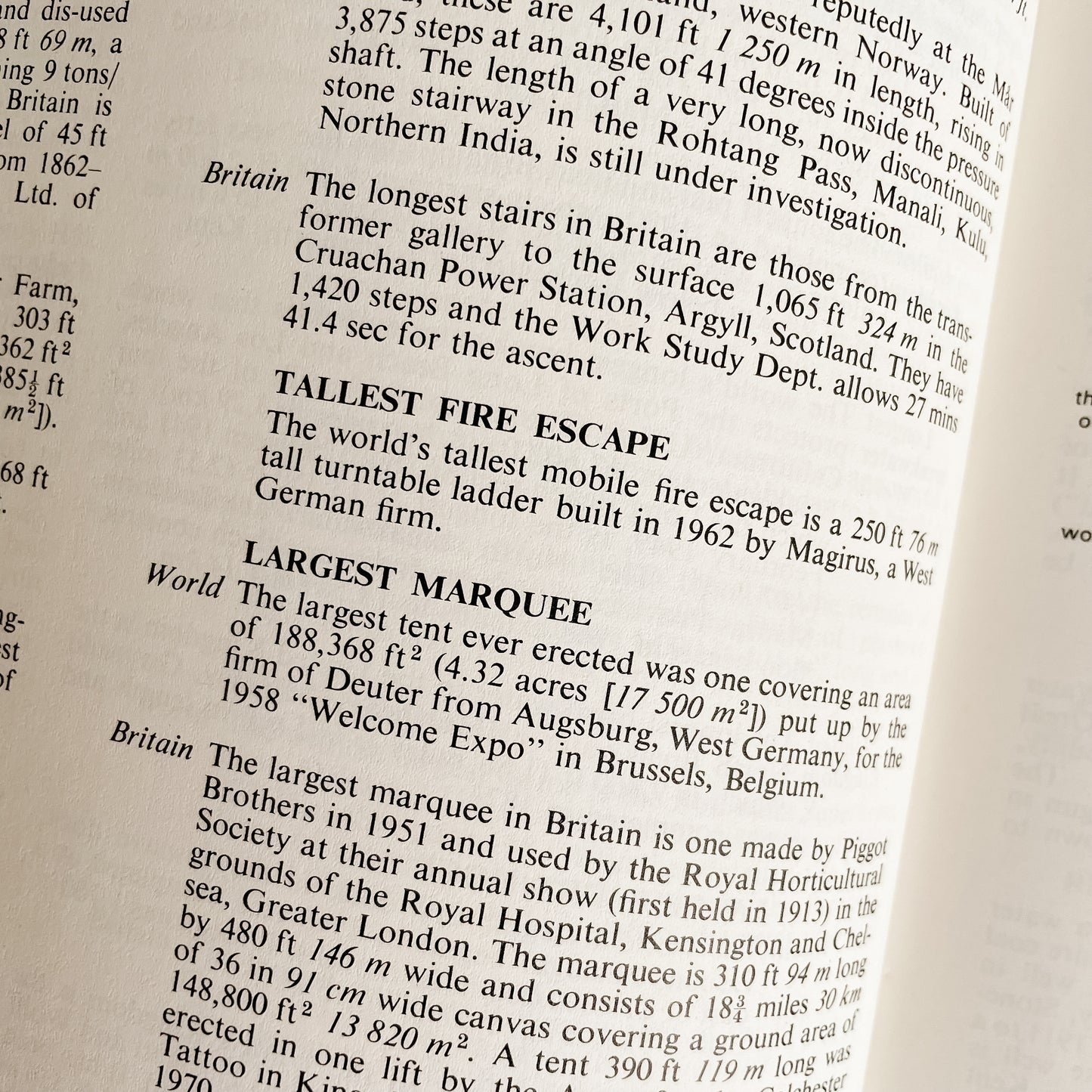 Guinness Book of Records, 1975 (Hardcover)