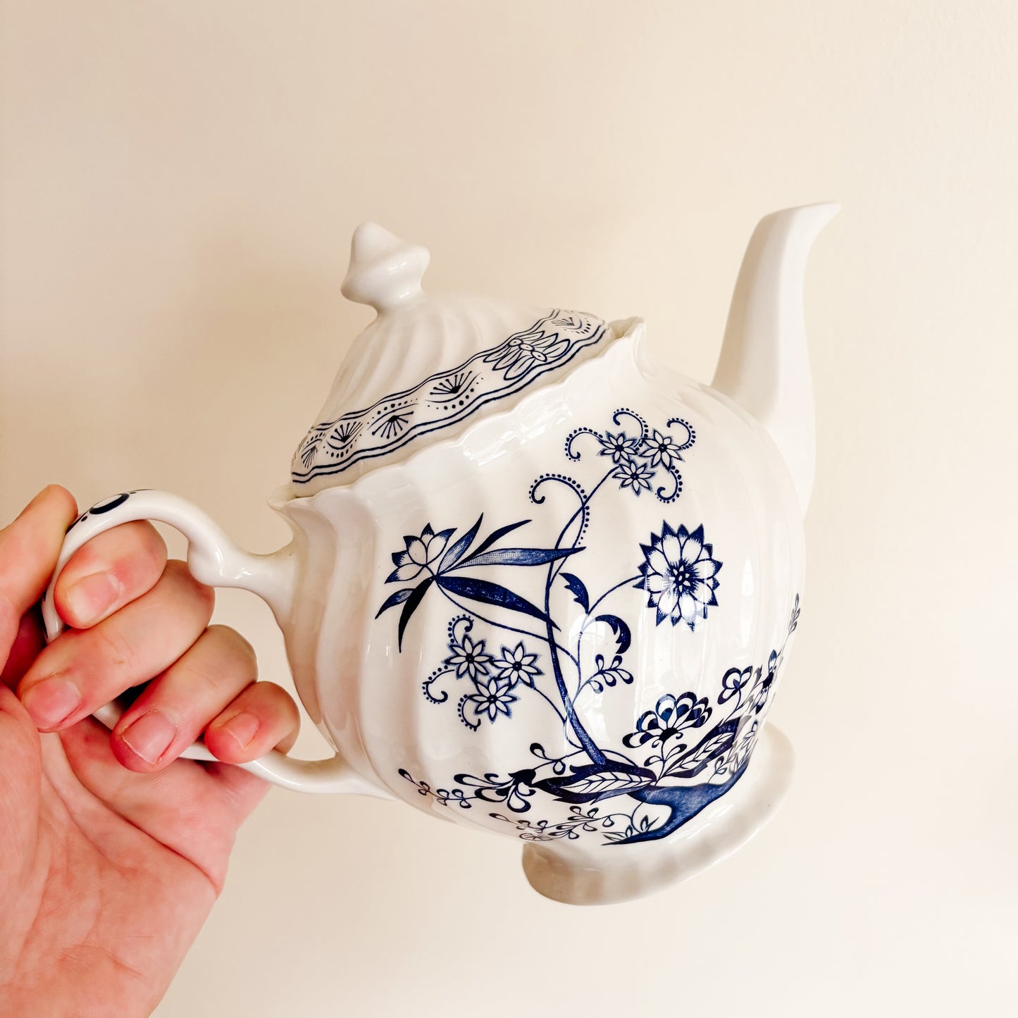 J. & G. Meakin Blue Nordic Teapot and Teacup Set