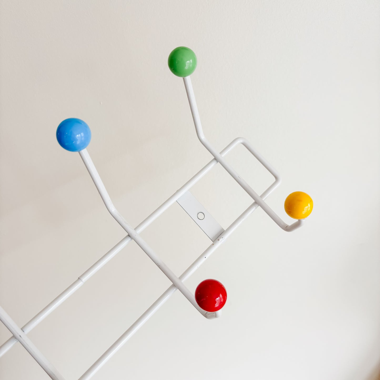Multicolour Sputnik Style Wall-Mounted Wire Coat Hanger
