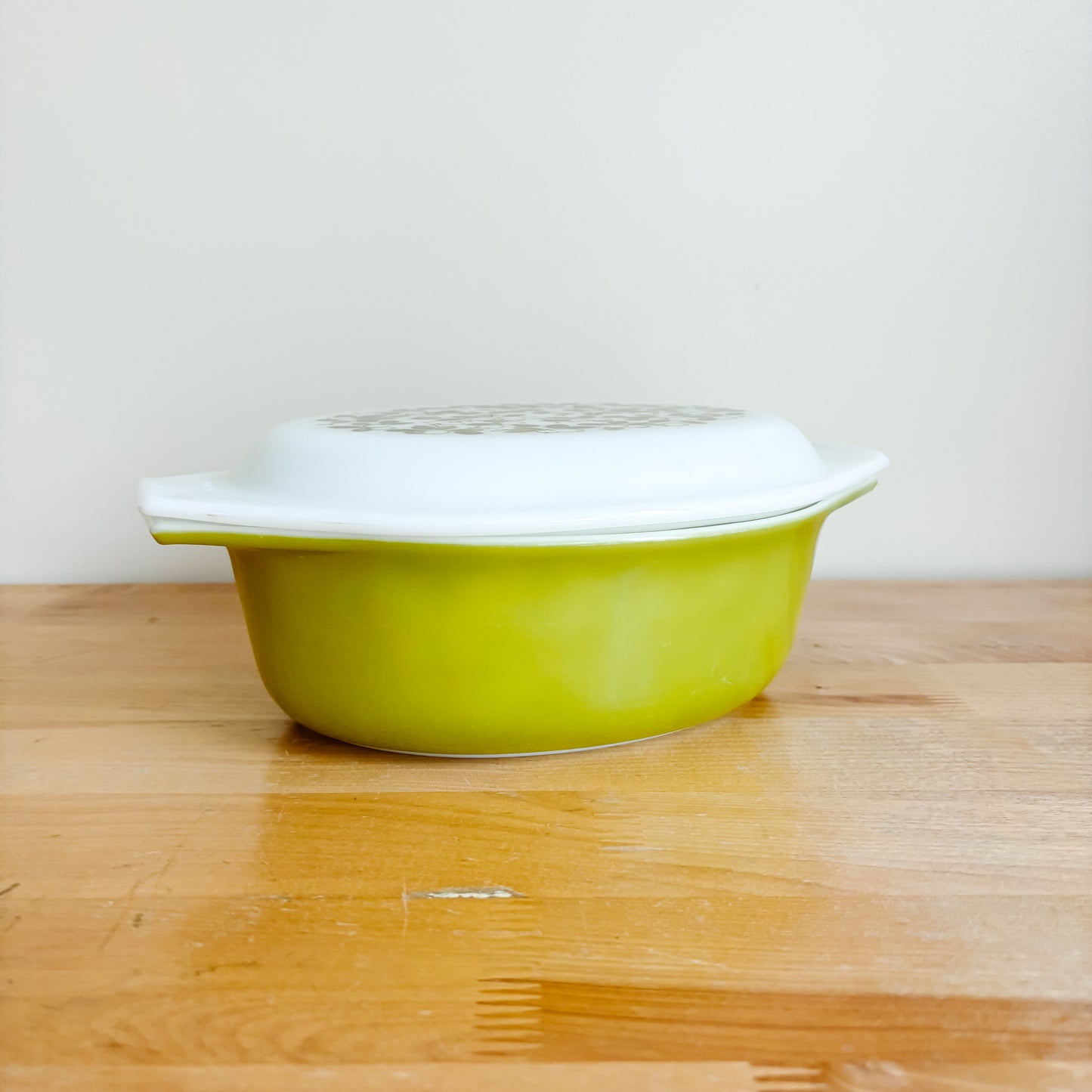 Vintage Pyrex Verdé Olive 043 Casserole Dish with Lid (1 1/2 Qt)
