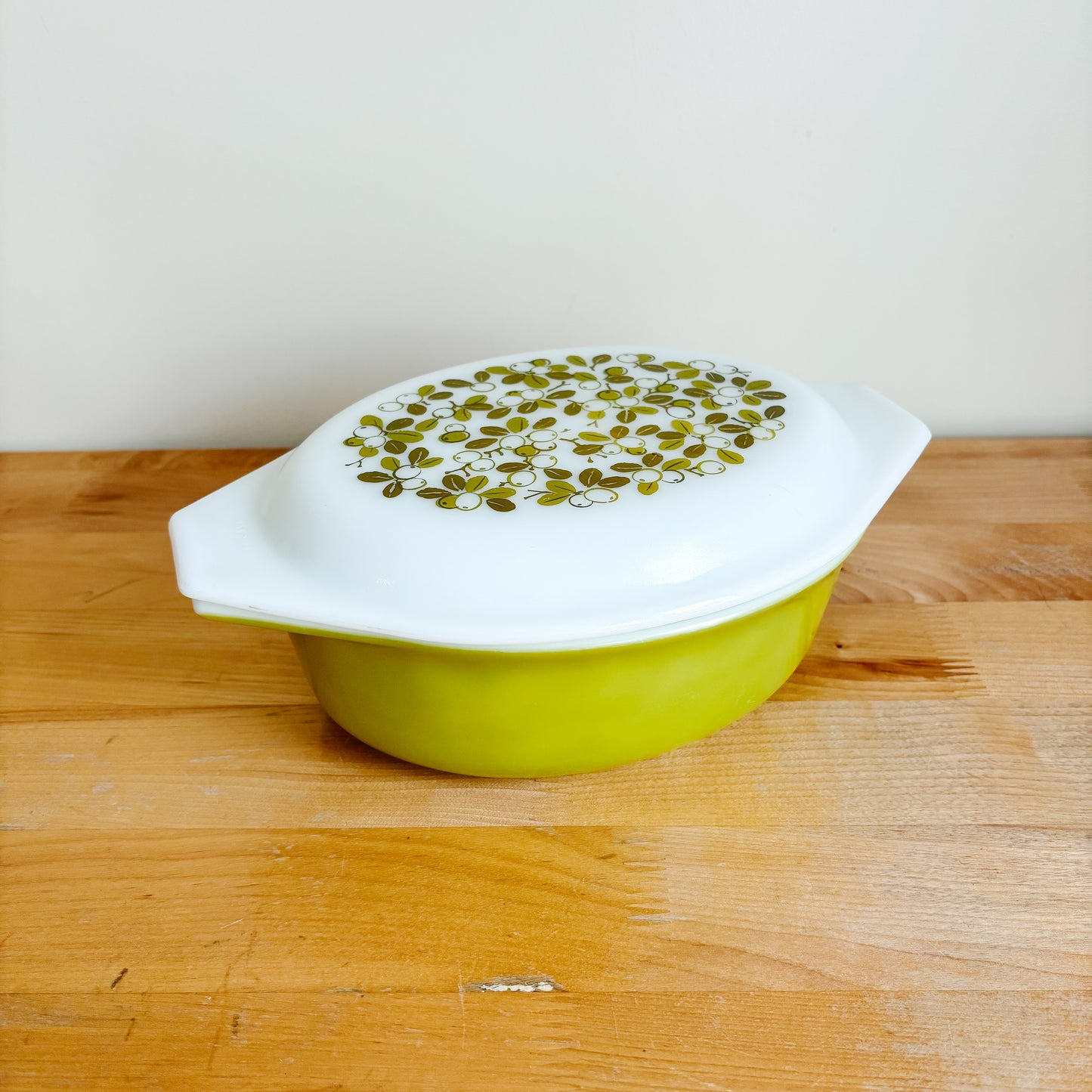 Vintage Pyrex Verdé Olive 043 Casserole Dish with Lid (1 1/2 Qt)