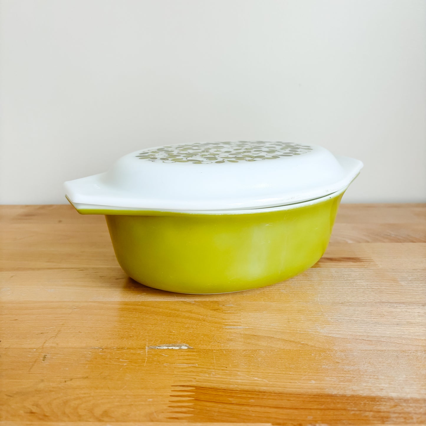 Vintage Pyrex Verdé Olive 043 Casserole Dish with Lid (1 1/2 Qt)