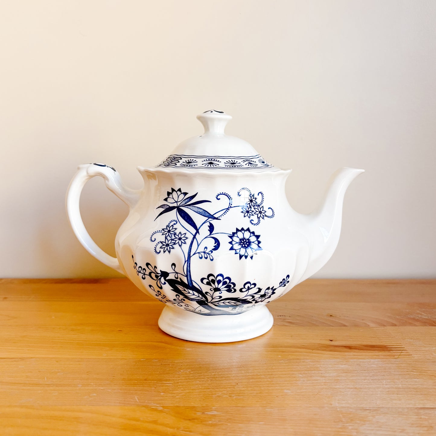 J. & G. Meakin Blue Nordic Teapot and Teacup Set