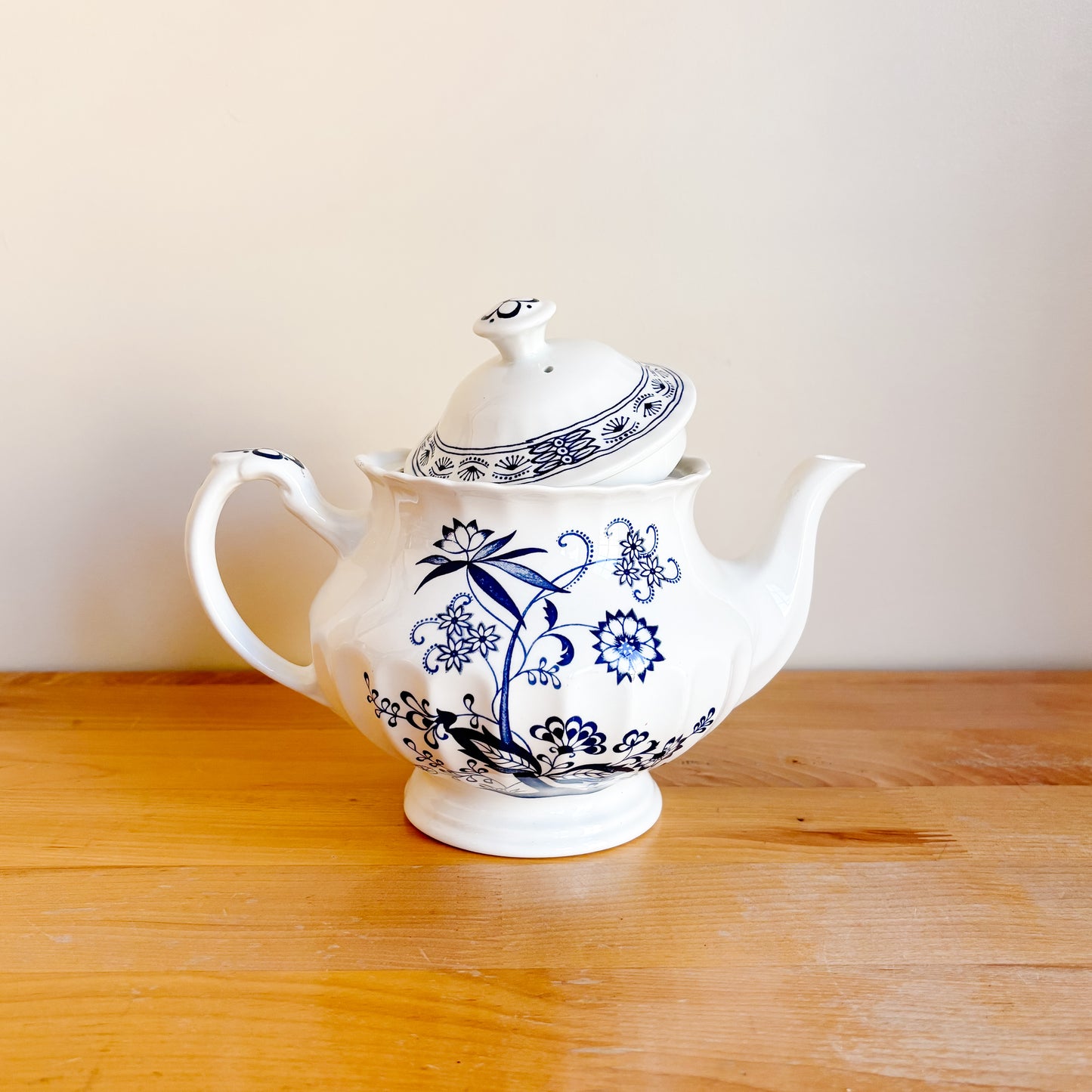 J. & G. Meakin Blue Nordic Teapot and Teacup Set