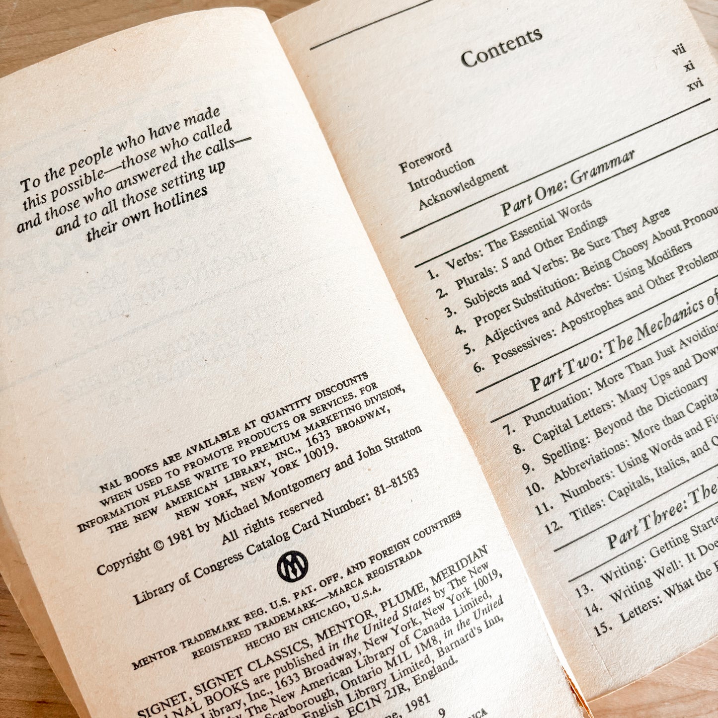 The Writer's Hotline Handbook: A Guide to Good Usage and Effective Writing (1981)