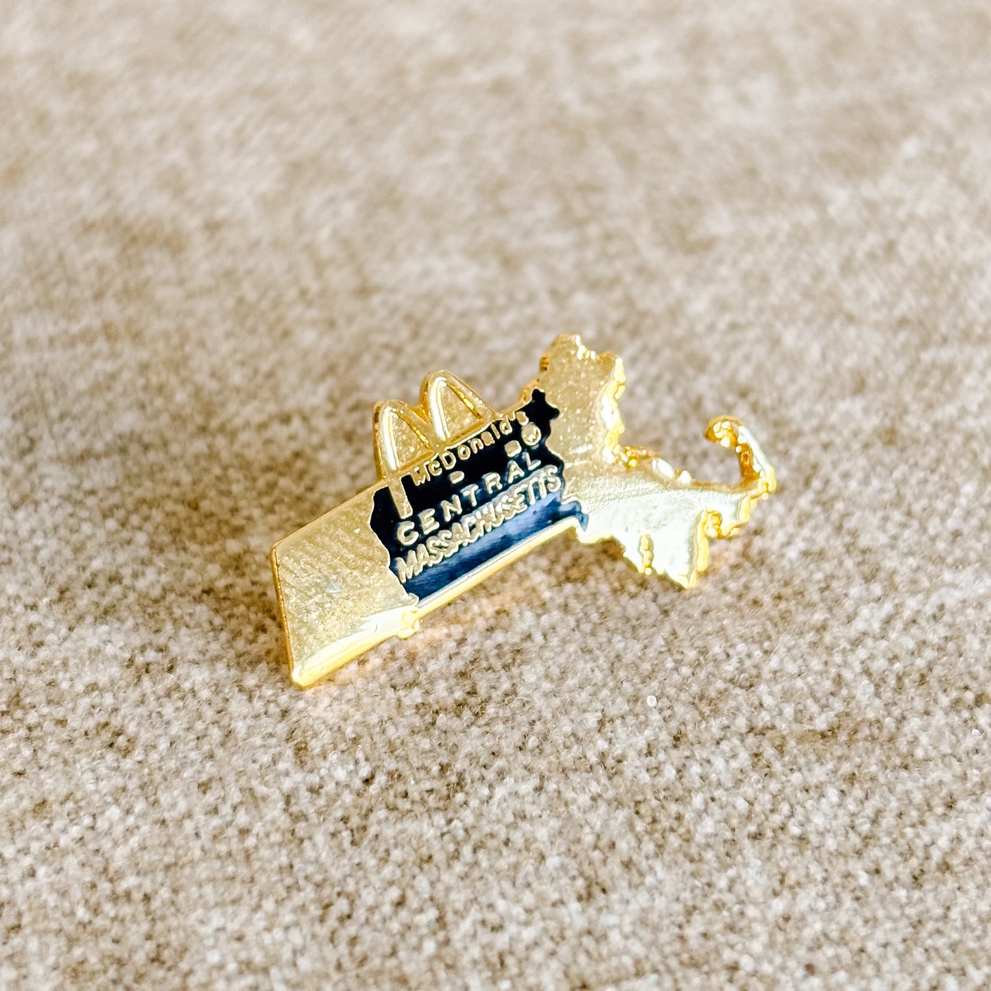 McDonald's USA Pin - Gold Map Central Massachusetts State Pin - Vintage 1980s