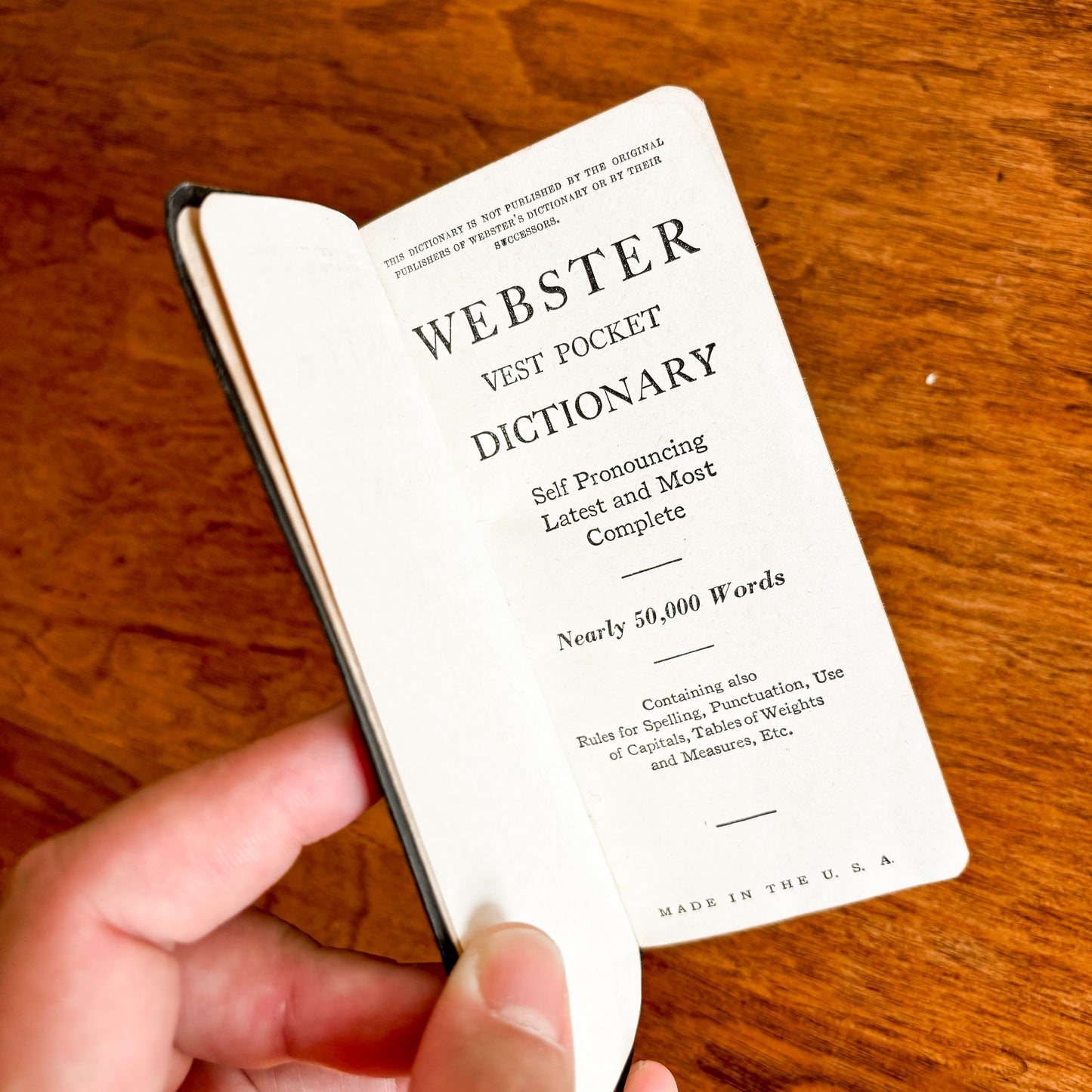 Webster Dictionary Self-Pronouncing Deluxe Edition