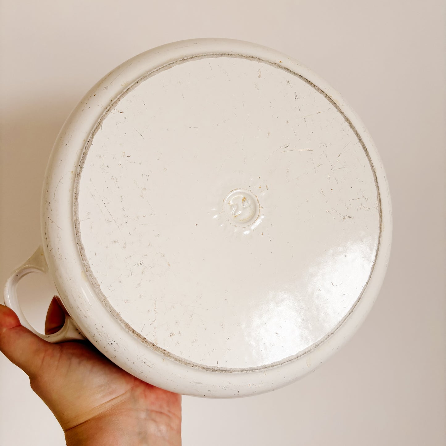 Le Creuset White Round Enamelled Cast Iron Cookware #24