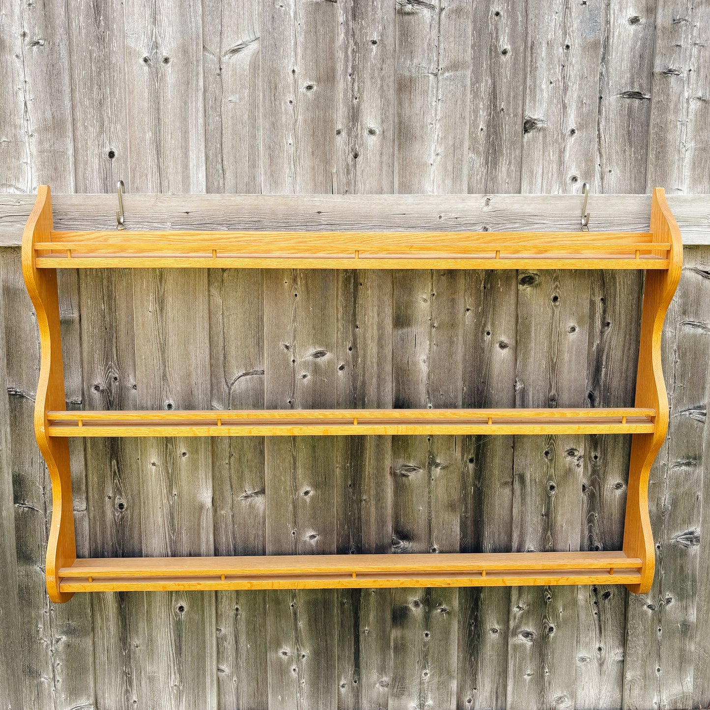 Wall-Mounted Plate Display Rack/Book Rack