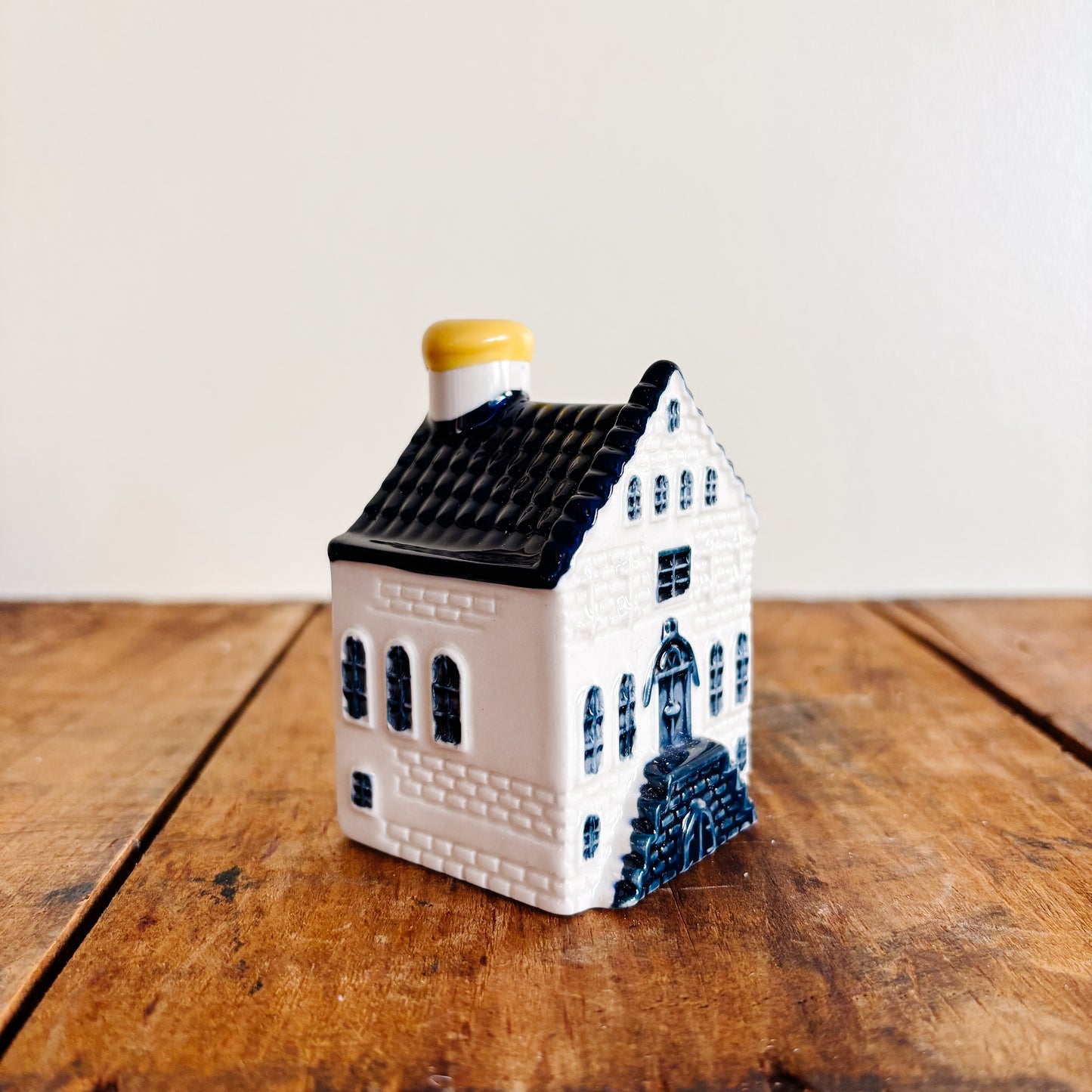 KLM Delft Blue Dutch House No 4 - Bols Gin