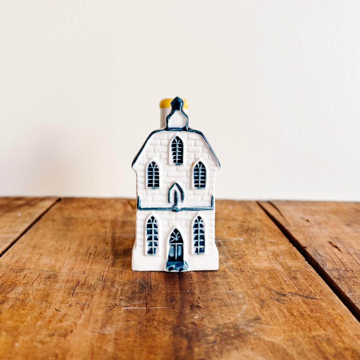 KLM Delft Blue Dutch House No 7 - Bols Gin