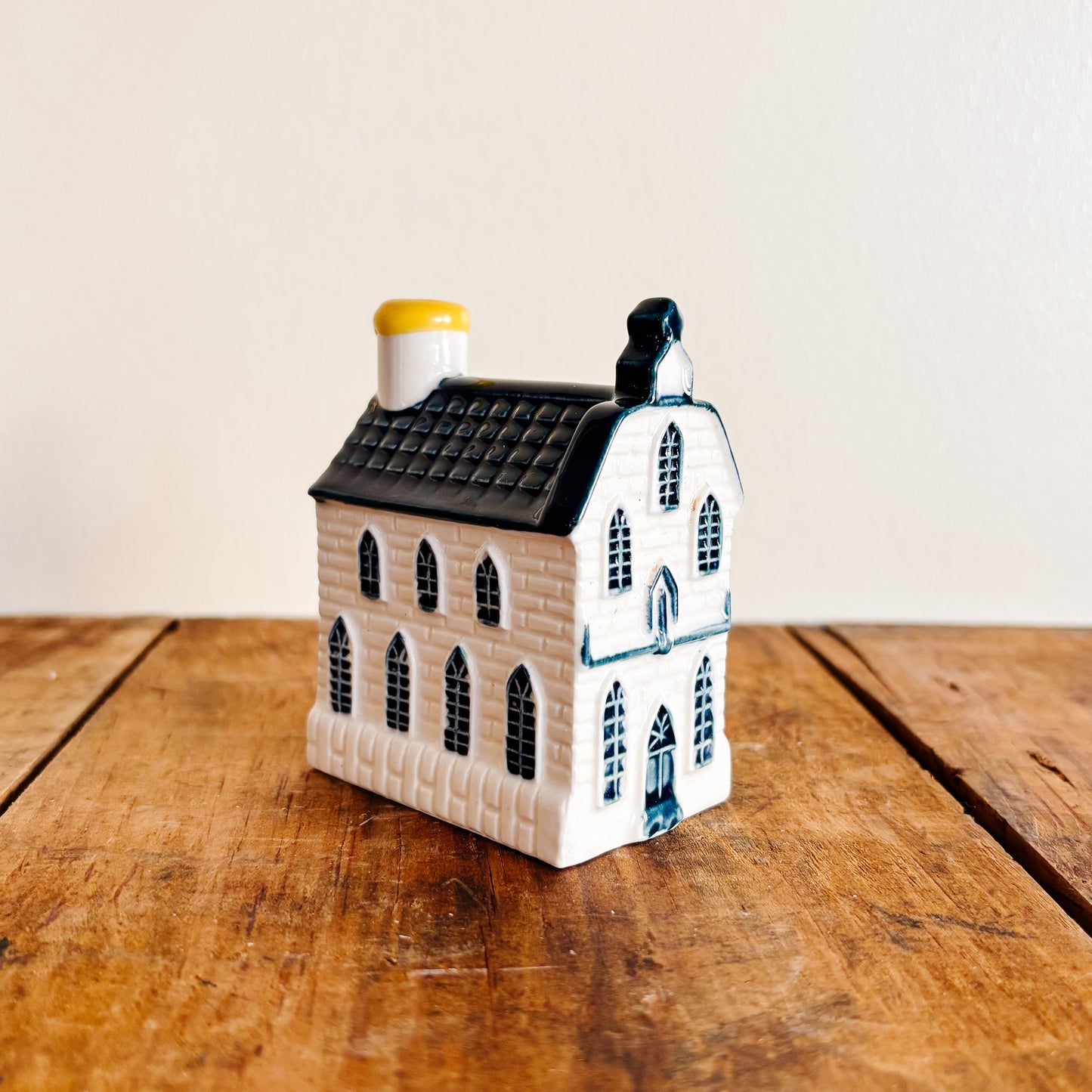 KLM Delft Blue Dutch House No 7 - Bols Gin