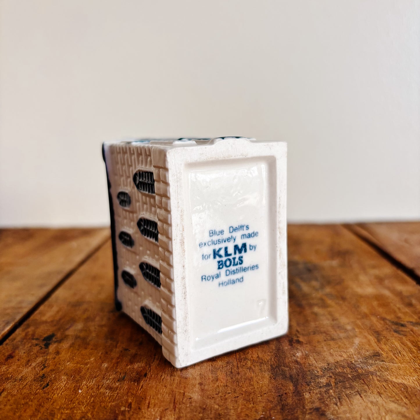 KLM Delft Blue Dutch House No 7 - Bols Gin