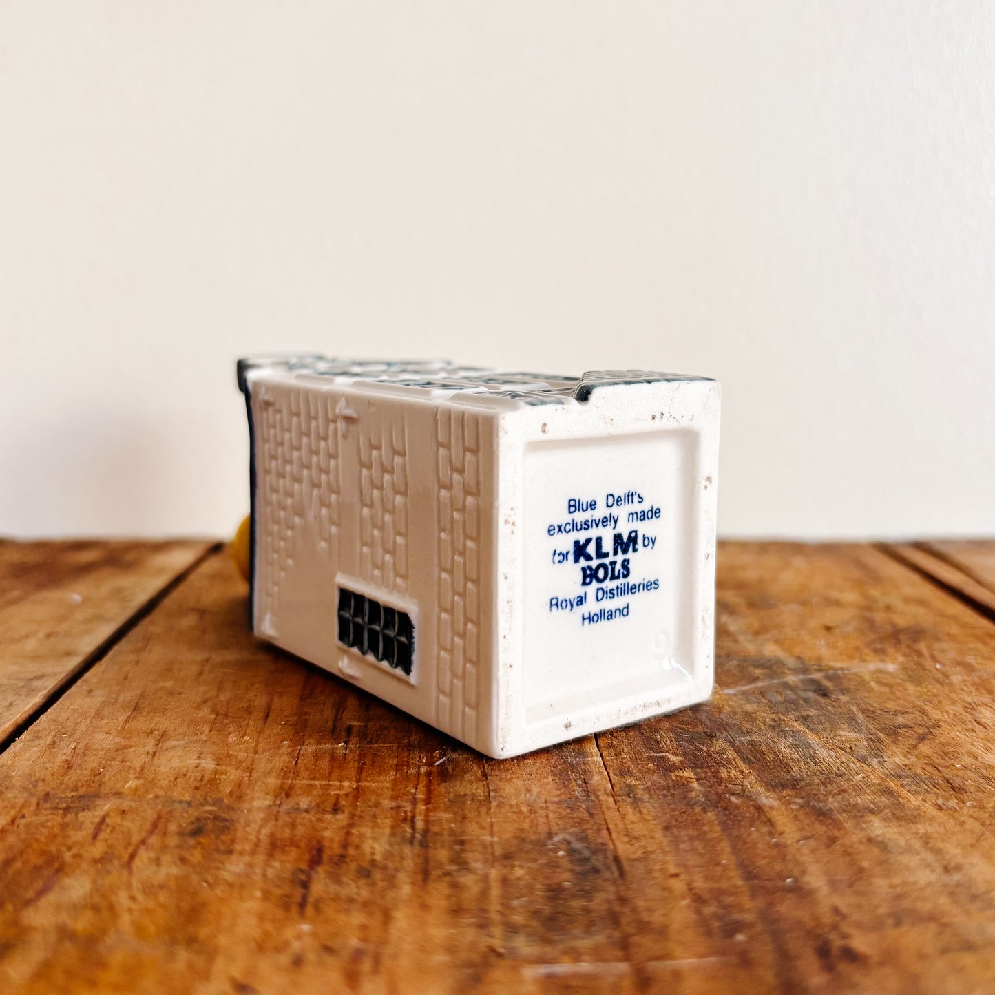 KLM Delft Blue Dutch House No 9 - Bols Gin
