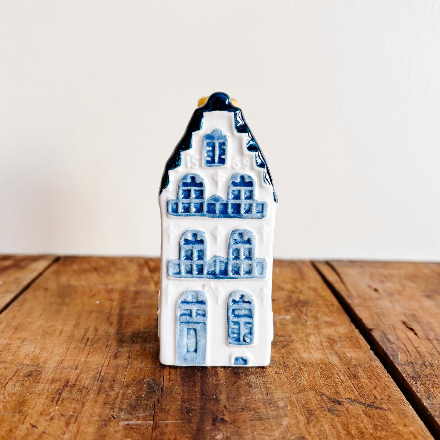 KLM Delft Blue Dutch House No 18 - Bols Gin