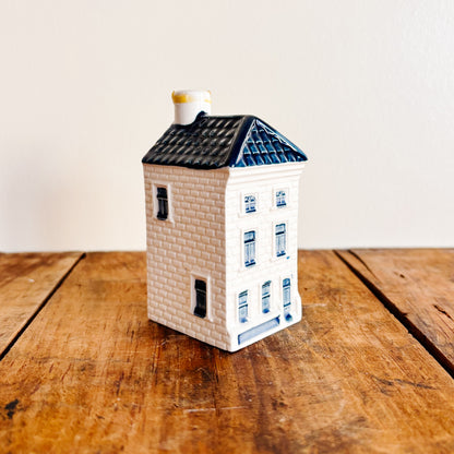 KLM Delft Blue Dutch House No 26 - Bols Gin