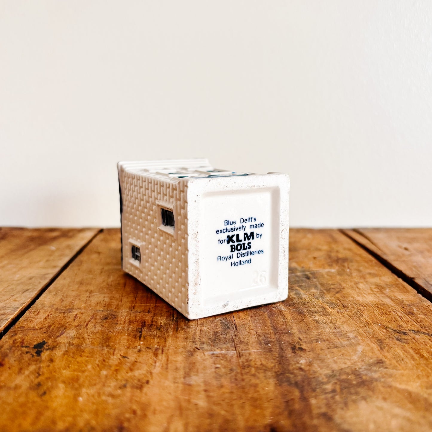 KLM Delft Blue Dutch House No 26 - Bols Gin