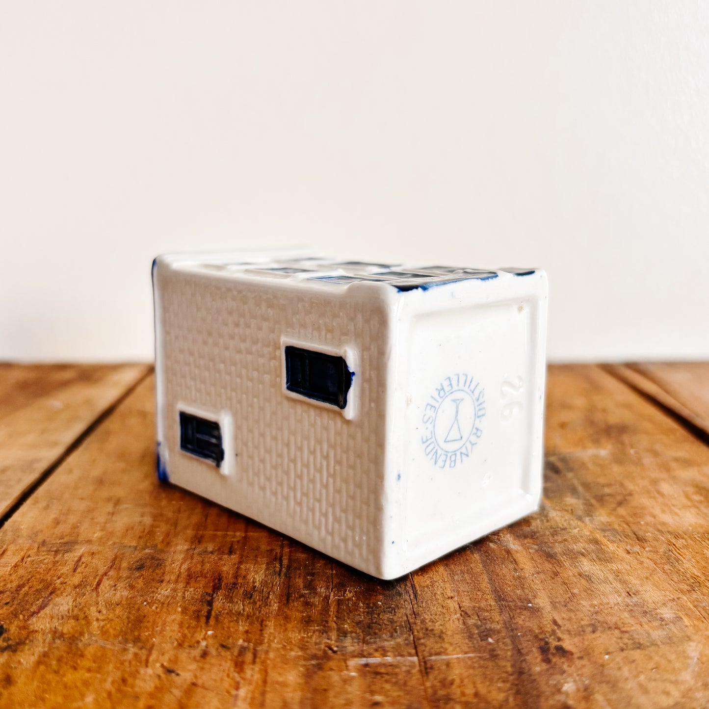 KLM Delft Blue Dutch House No 26 - Rynbende Cherry Brandy