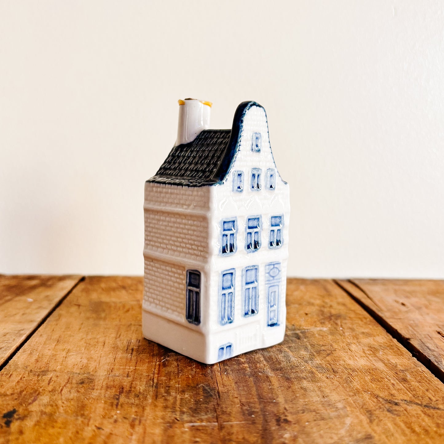 KLM Delft Blue Dutch House No 40 - Bols Gin