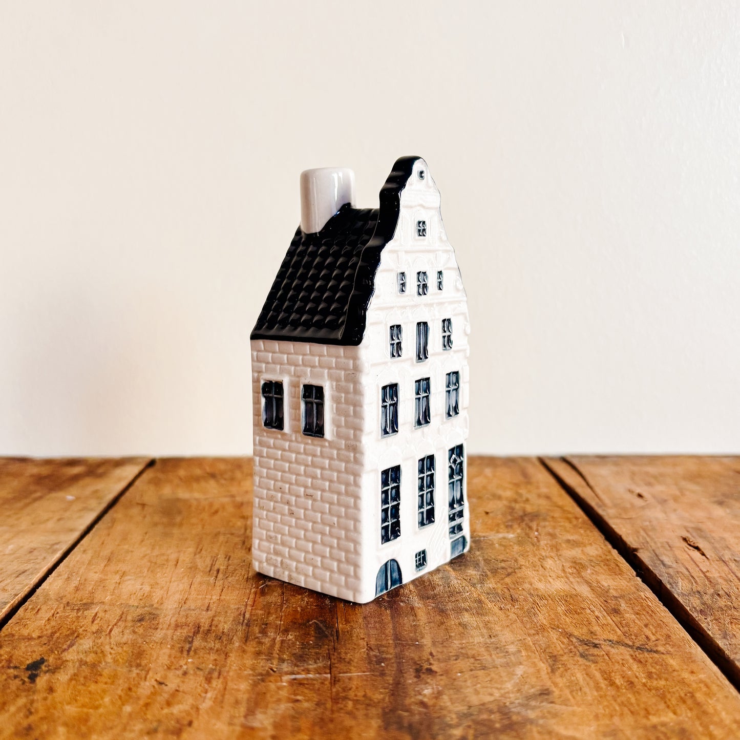 KLM Delft Blue Dutch House No 53 - Bols Gin