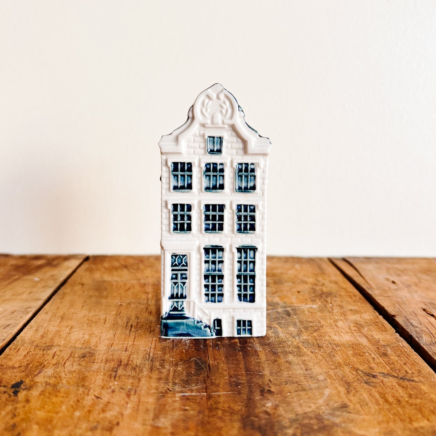 KLM Delft Blue Dutch House No 62 - Bols Gin