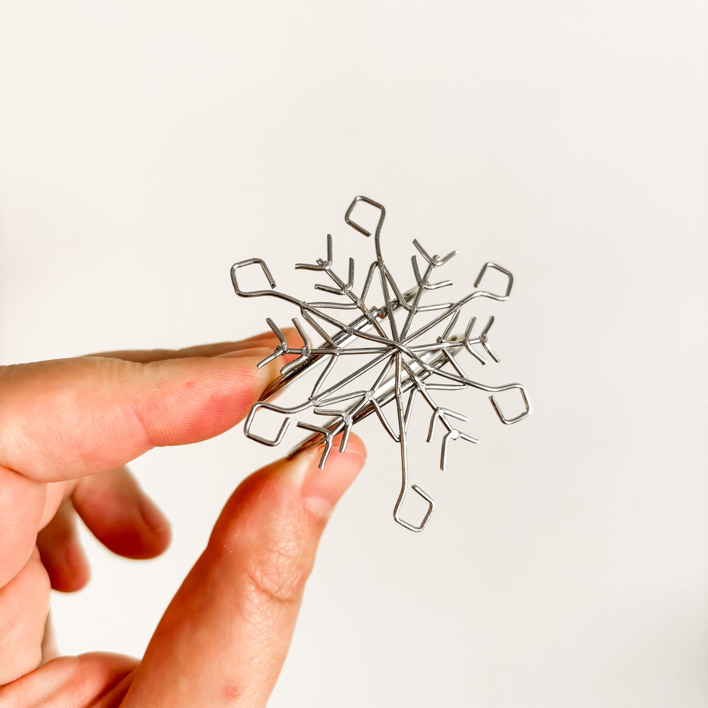 Holt Renfrew Wire Napkin Rings - Snowflakes 1 (set of 6)