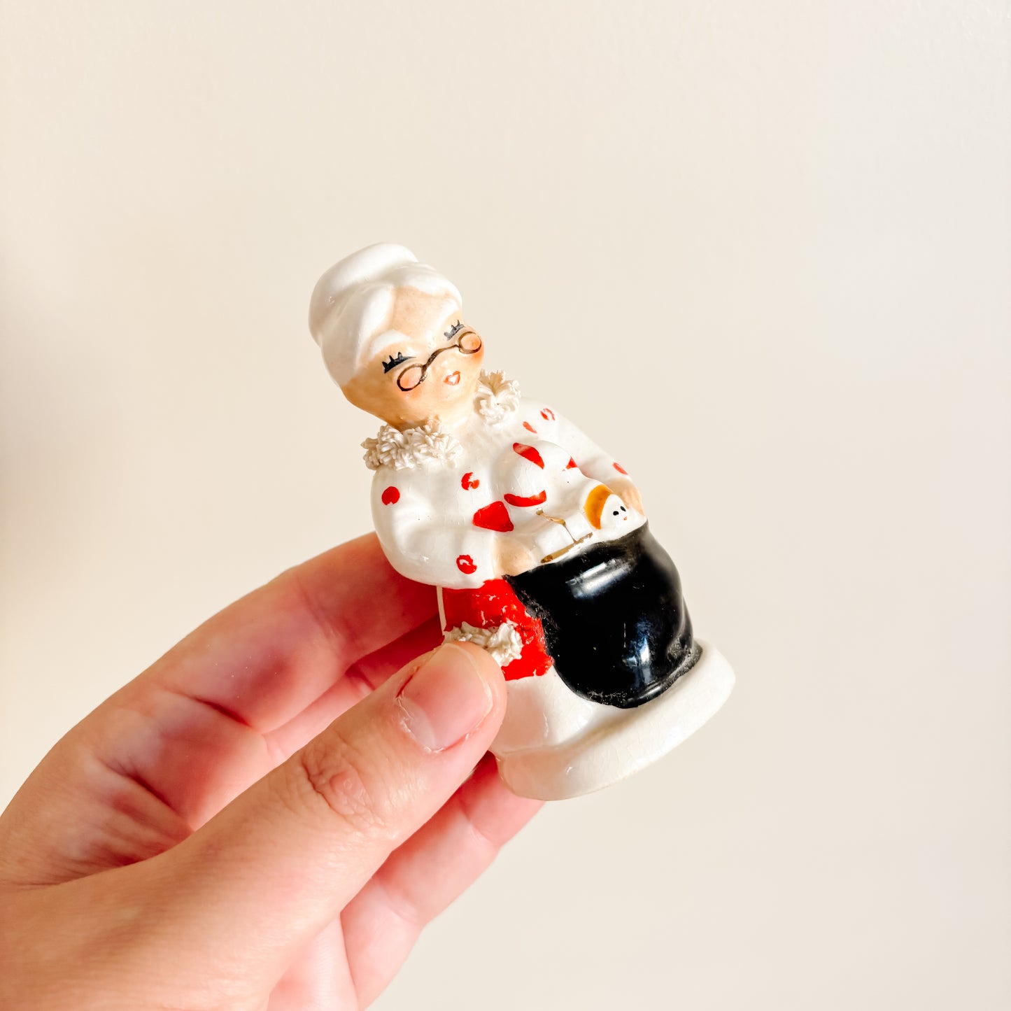 Salt & Pepper Shakers - 1950s Napco Giftcraft Japan Spaghetti Trim Santa