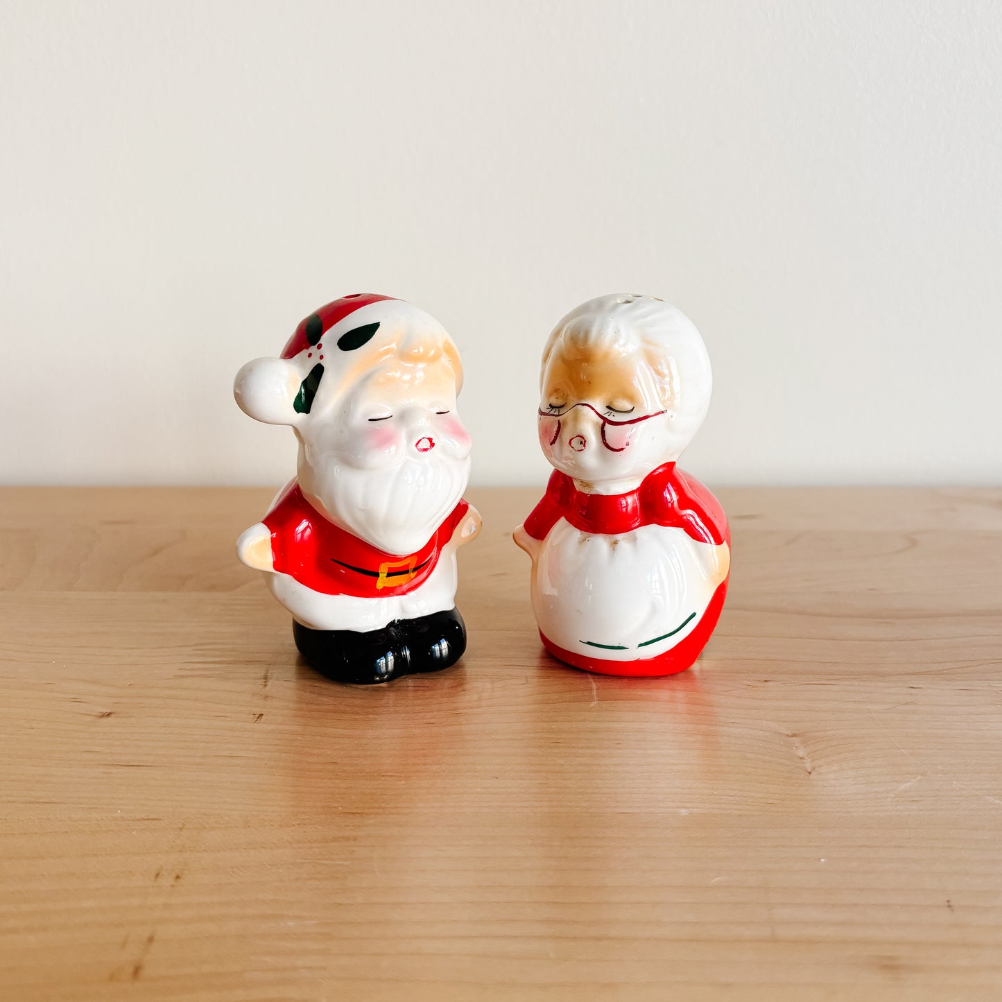 Salt & Pepper Shakers - Kissing Santa & Mrs. Claus Couple