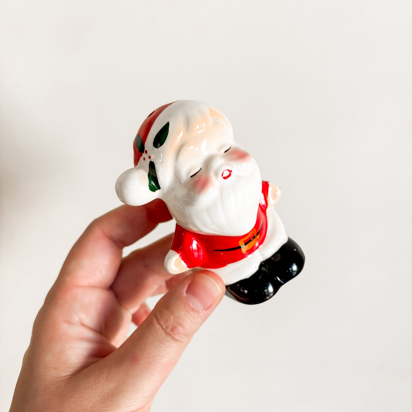 Salt & Pepper Shakers - Kissing Santa & Mrs. Claus Couple