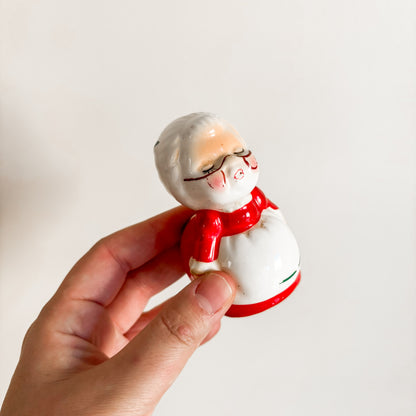 Salt & Pepper Shakers - Kissing Santa & Mrs. Claus Couple