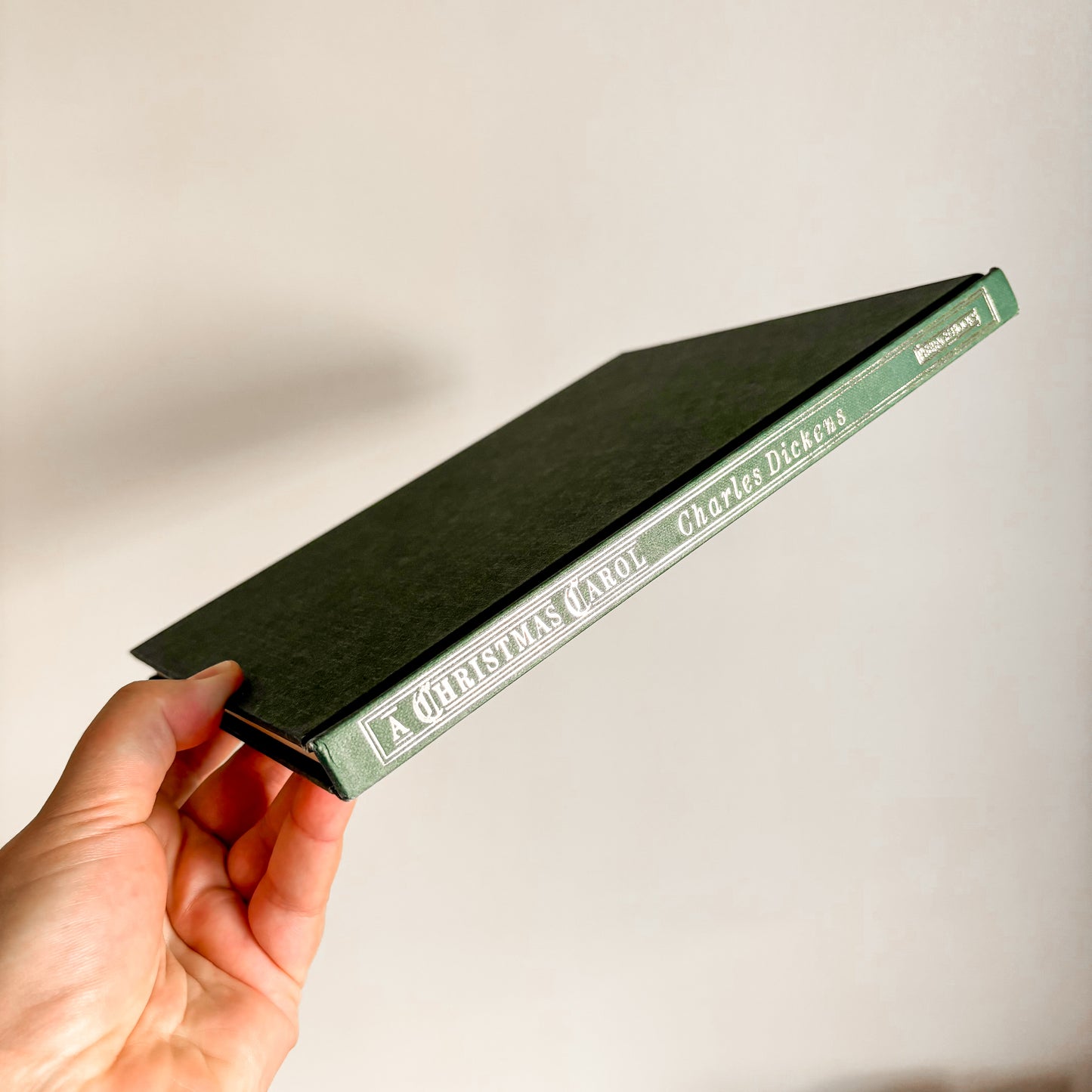 Charles Dickens - A Christmas Carol (Octopus Books, 1986)