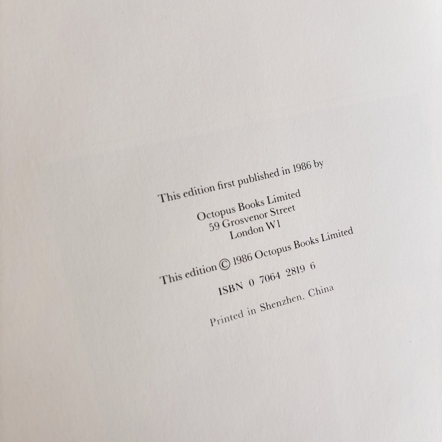 Charles Dickens - A Christmas Carol (Octopus Books, 1986)