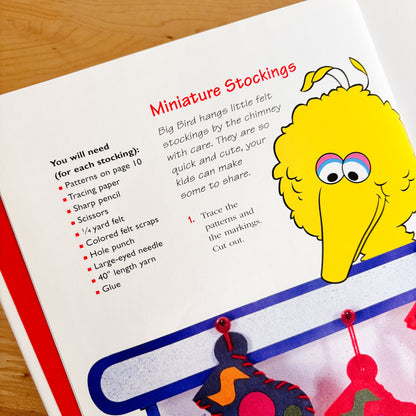 Sesame Street Parents - Christmas Holiday Projects Book (1998)