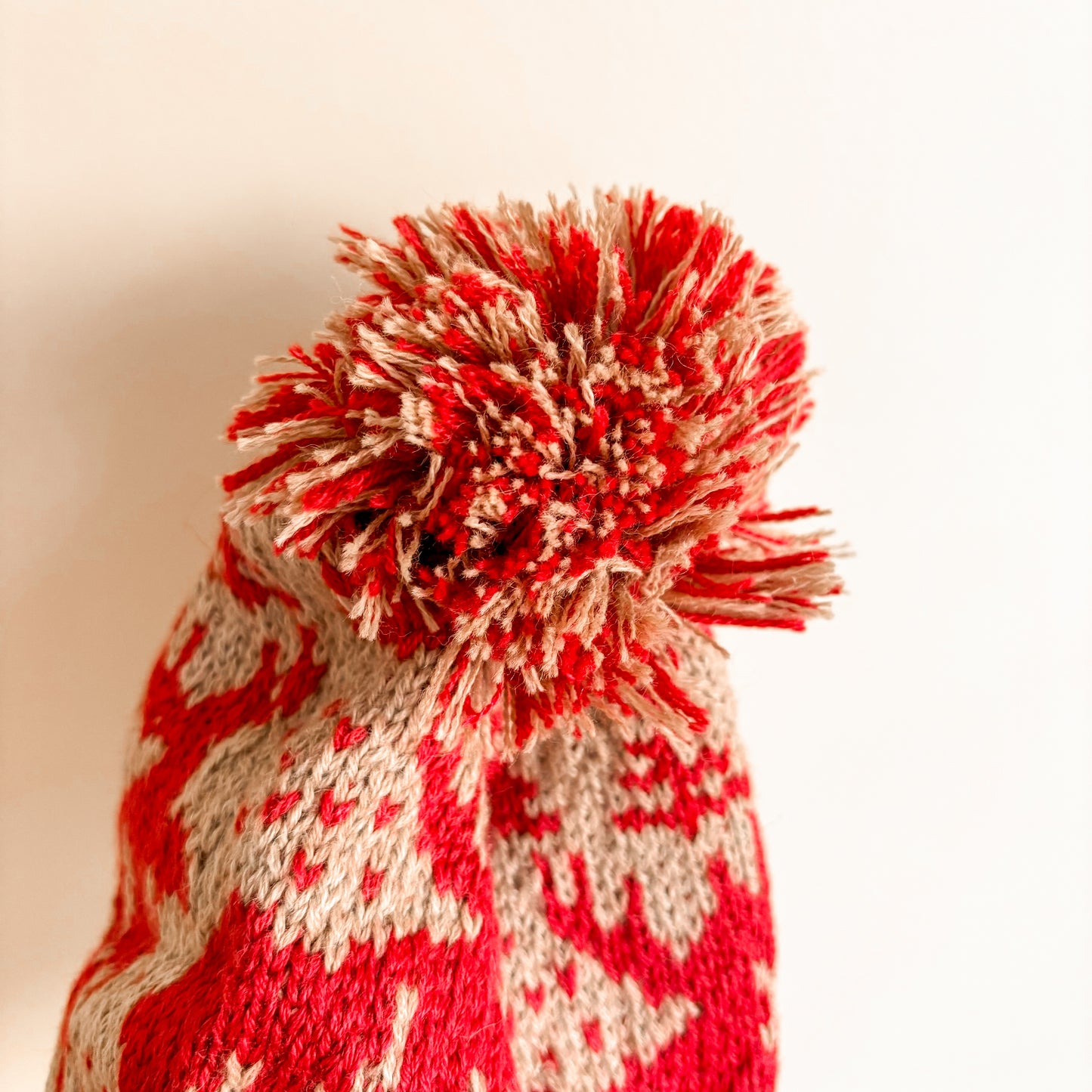 Qiviuk Home Alone Kevin McCallister Red Moose Knit Hat (Small)