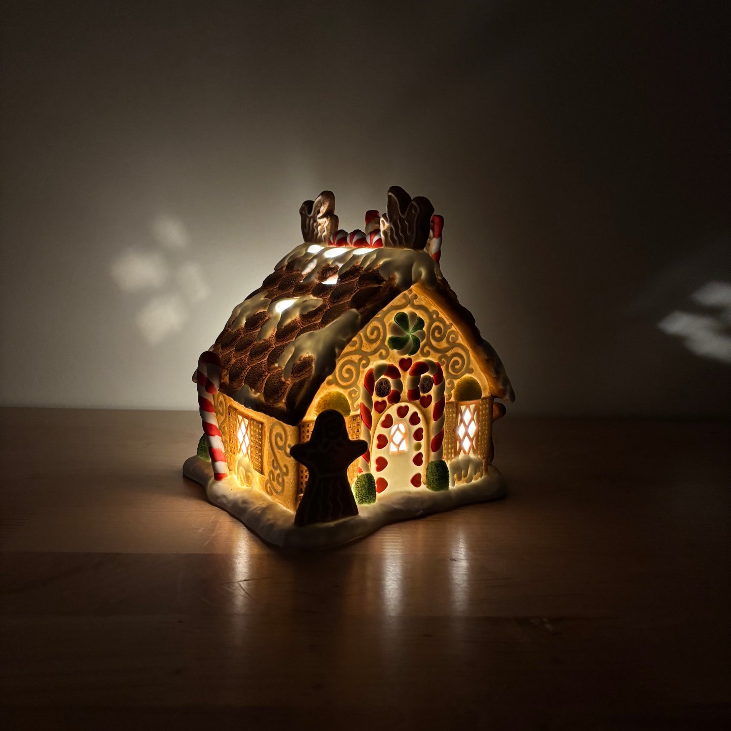 Christmas Decor - Partylite Gingerbread House (with box)