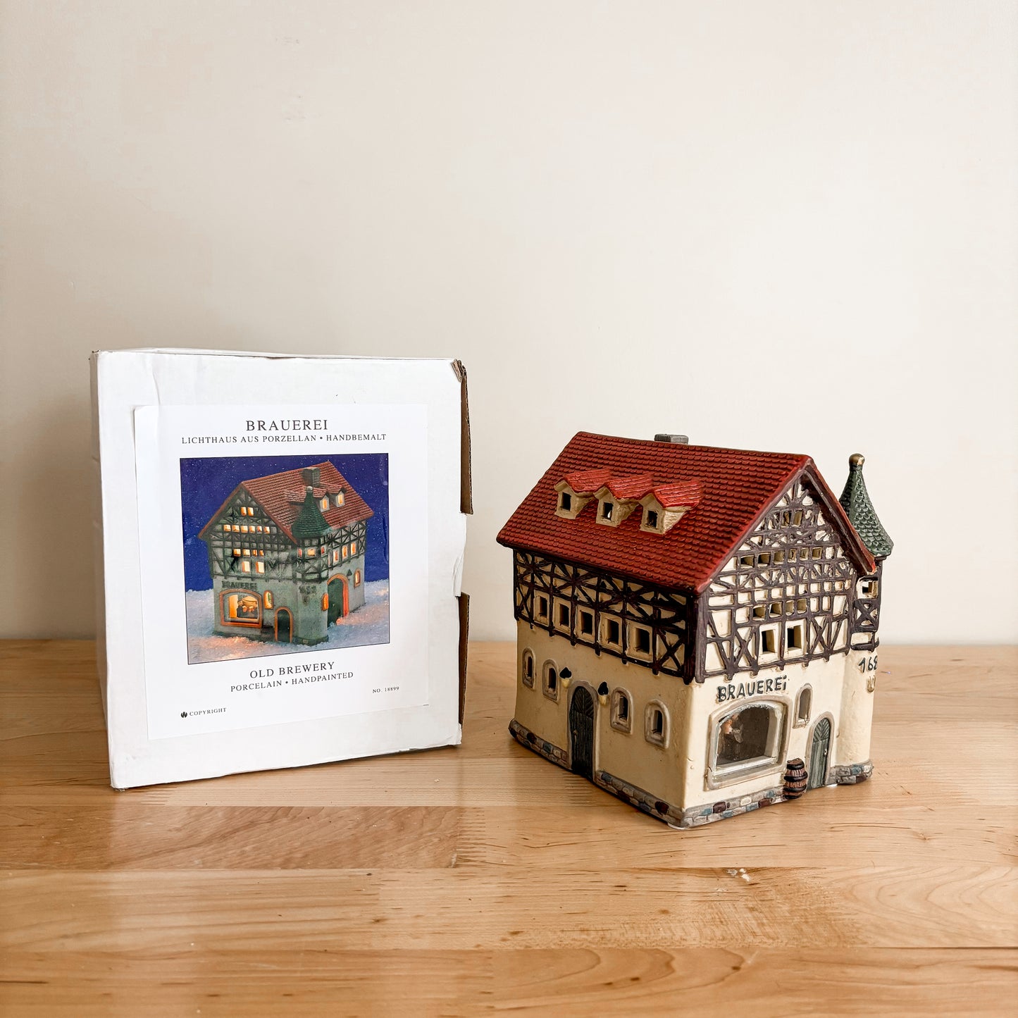 Christmas Decor - G.Wurm German Brewery 1682 (with box)