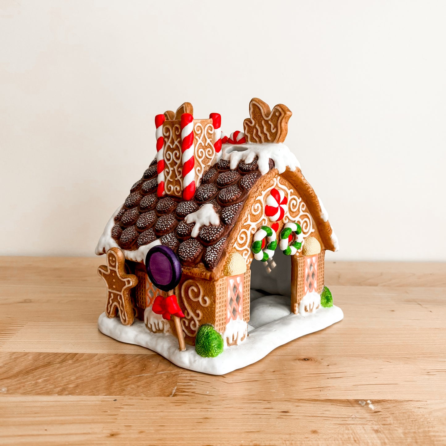 Christmas Decor - Partylite Gingerbread House (with box)