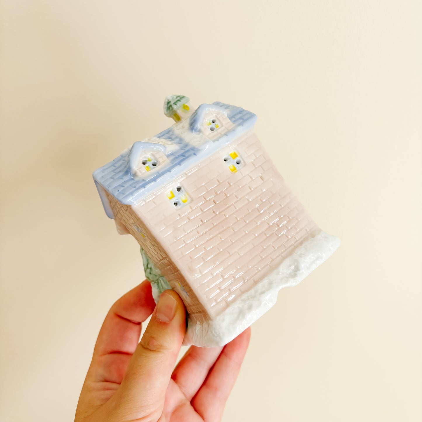 Porcelain Houses - Beauty Salon and Church (set of 2)