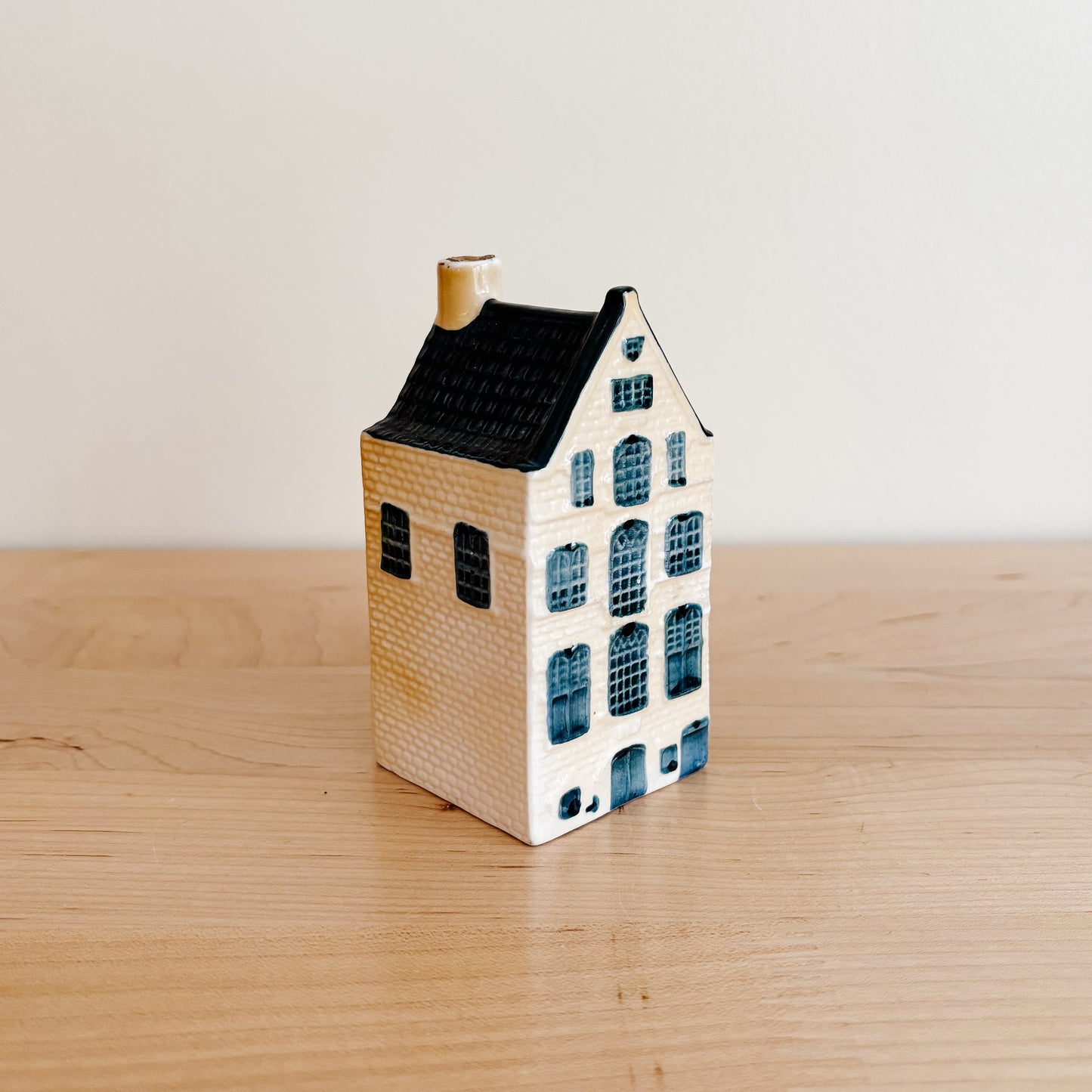 KLM Delft Blue Dutch House No 37 - Rynbende Cherry Brandy