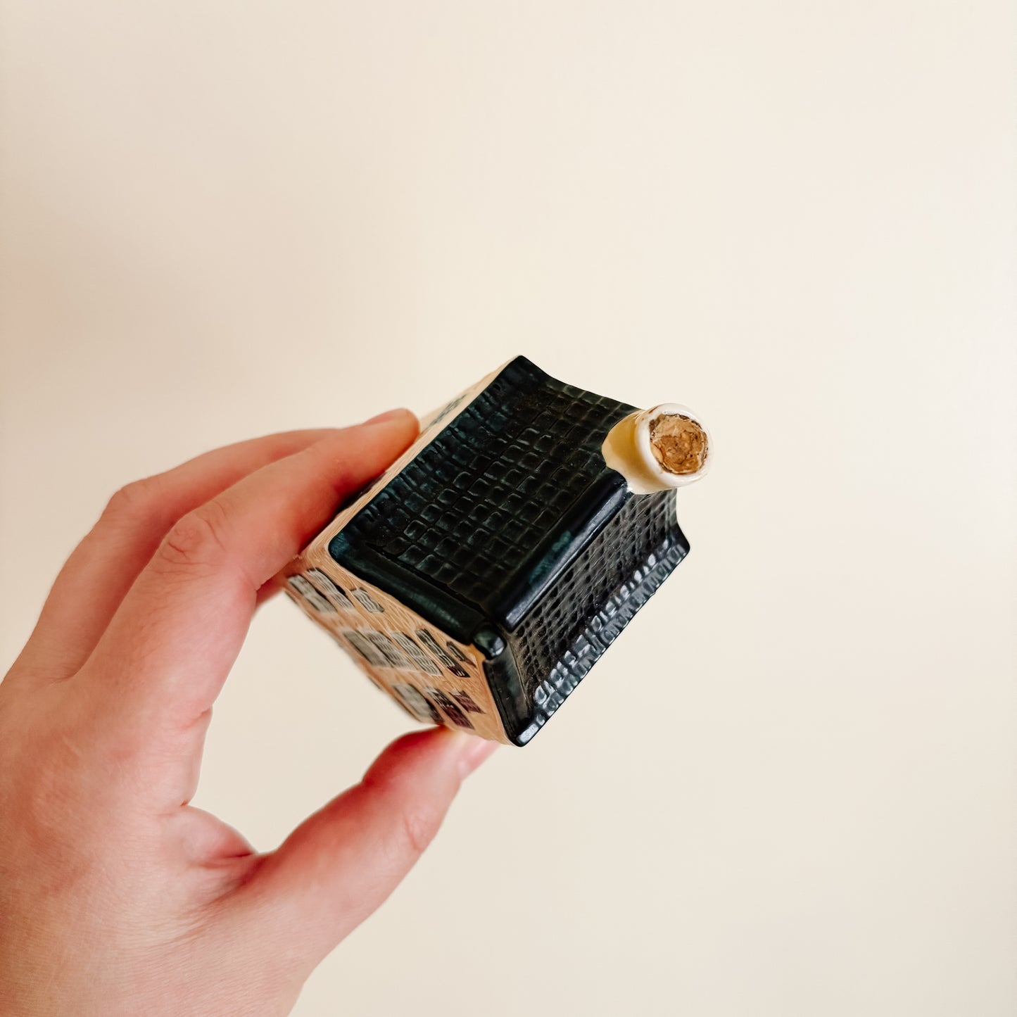 KLM Delft Blue Dutch House No 37 - Rynbende Cherry Brandy