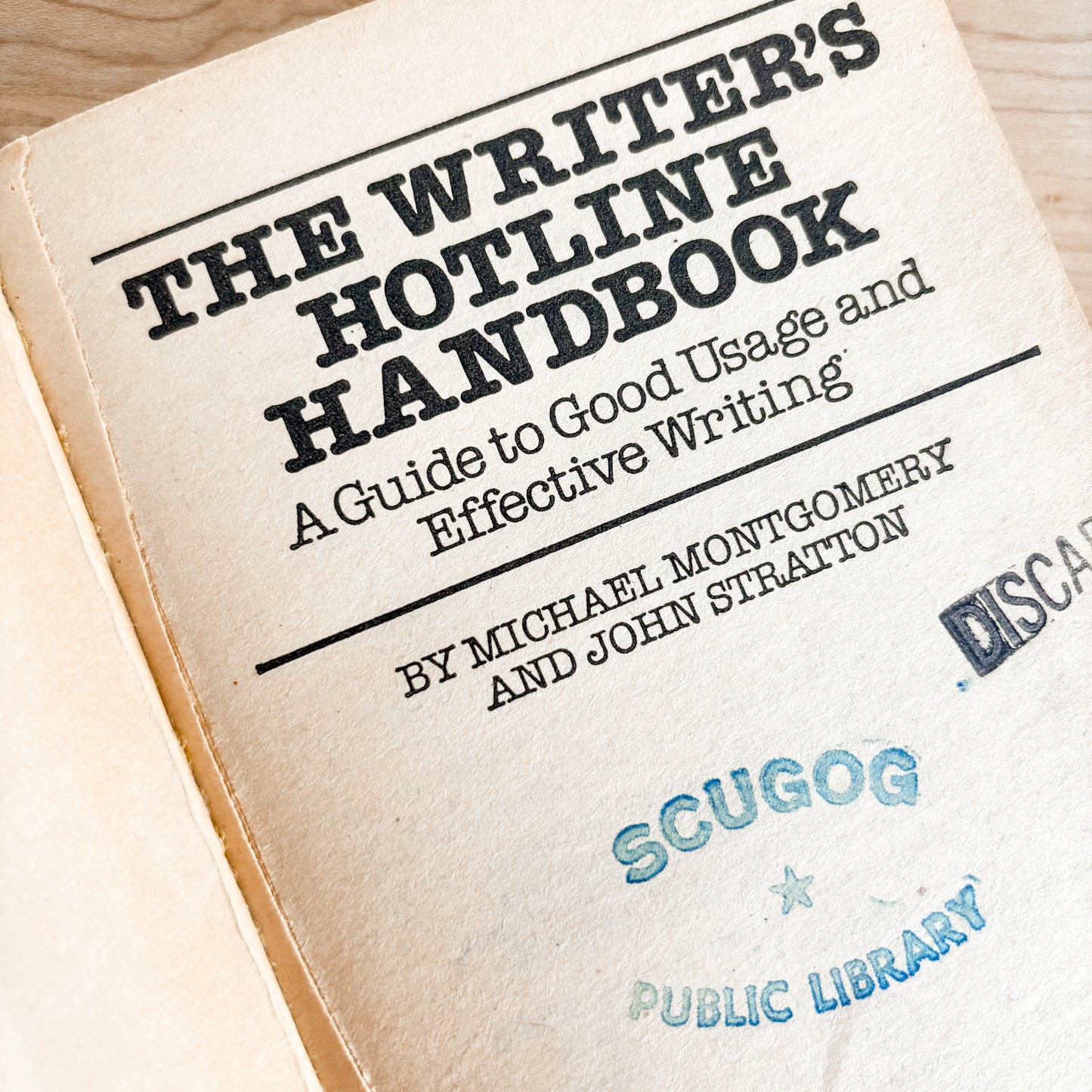 The Writer's Hotline Handbook: A Guide to Good Usage and Effective Writing (1981)