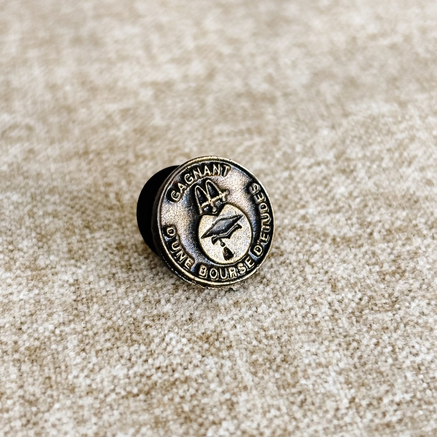 McDonald's Pin - Basic Operations Course Bursary French - Vintage 1980s