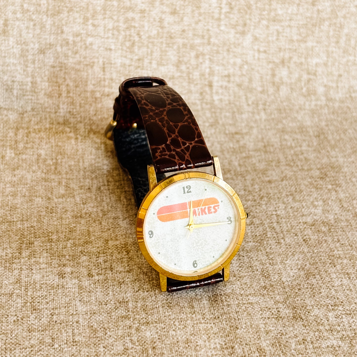 Mikes Pizza Restaurant Quebec 1990s Corporate Merchandise Set - Wristwatch, Keychain, Pins