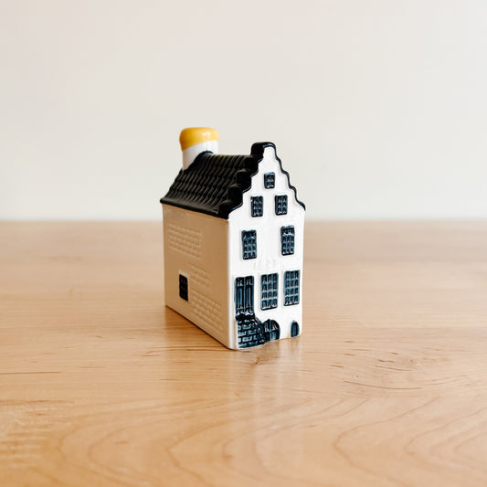 KLM Delft Blue Dutch Canal House No 2 - Bols Gin