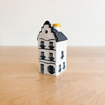 KLM Delft Blue Dutch Canal House No 3 - Bols Gin