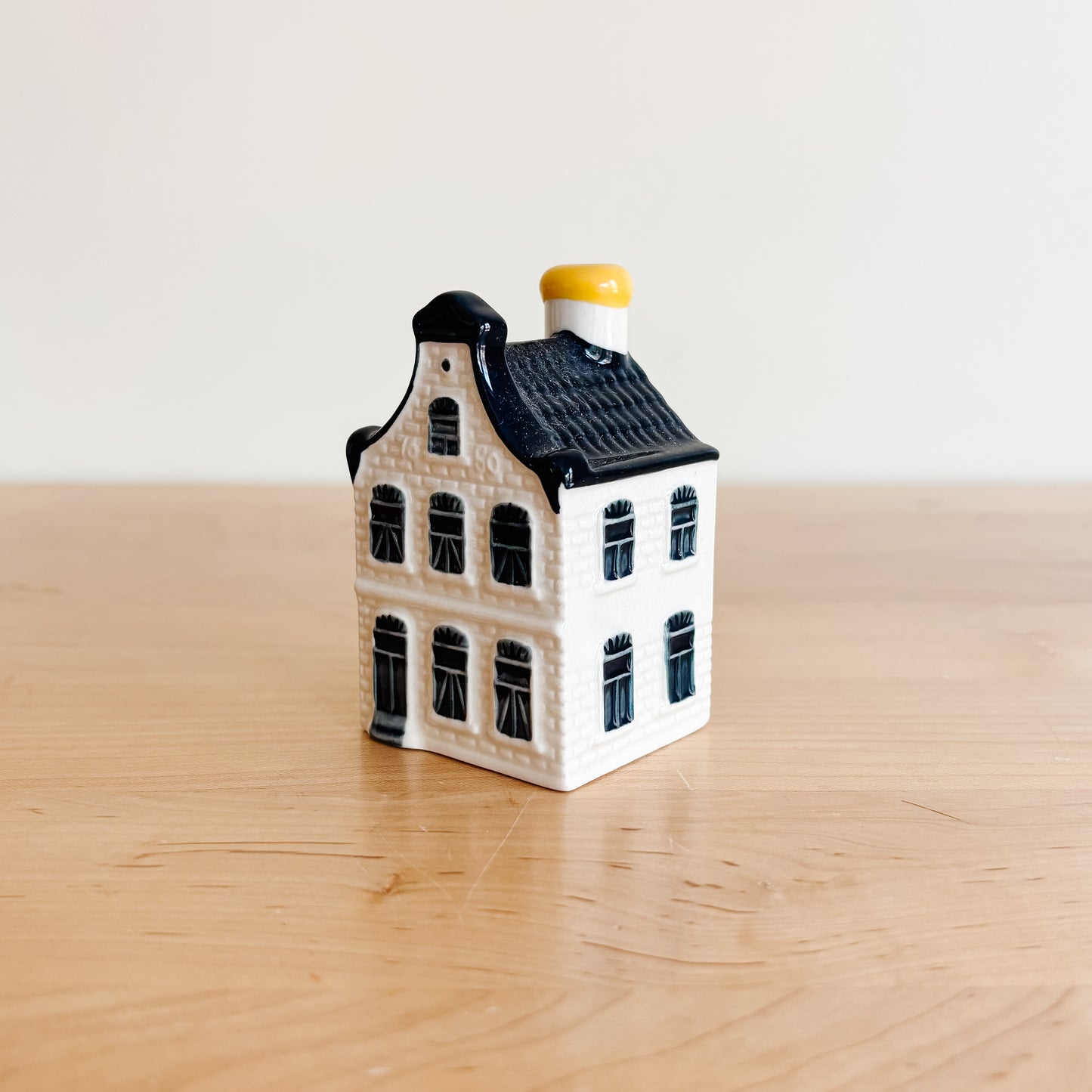 KLM Delft Blue Dutch Canal House No 5 - Bols Gin