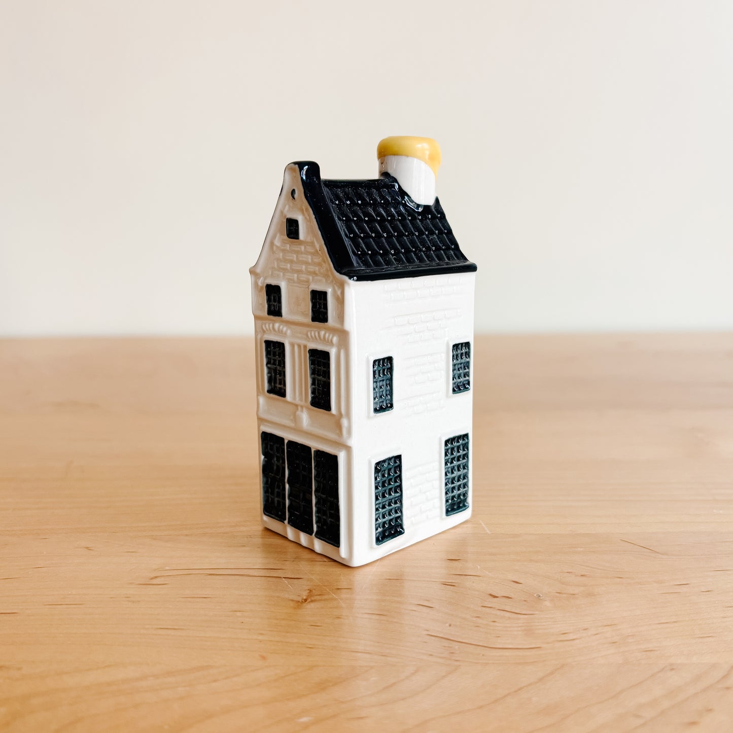 KLM Delft Blue Dutch Canal House No 8 - Bols Gin